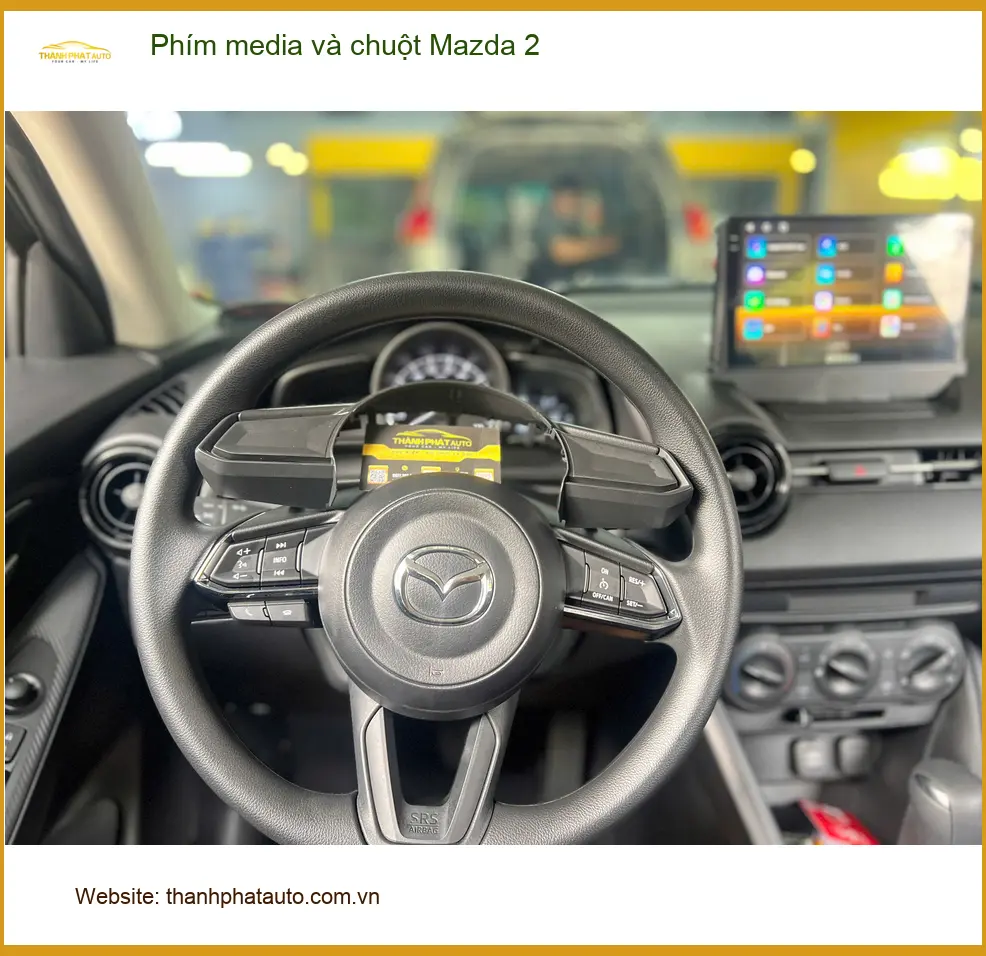 Anh Quang Minh lắp Phím media và chuột Mazda 2 Quận 2 vì phím cũ bị trơ, khó bấm ảnh thực tế 2
