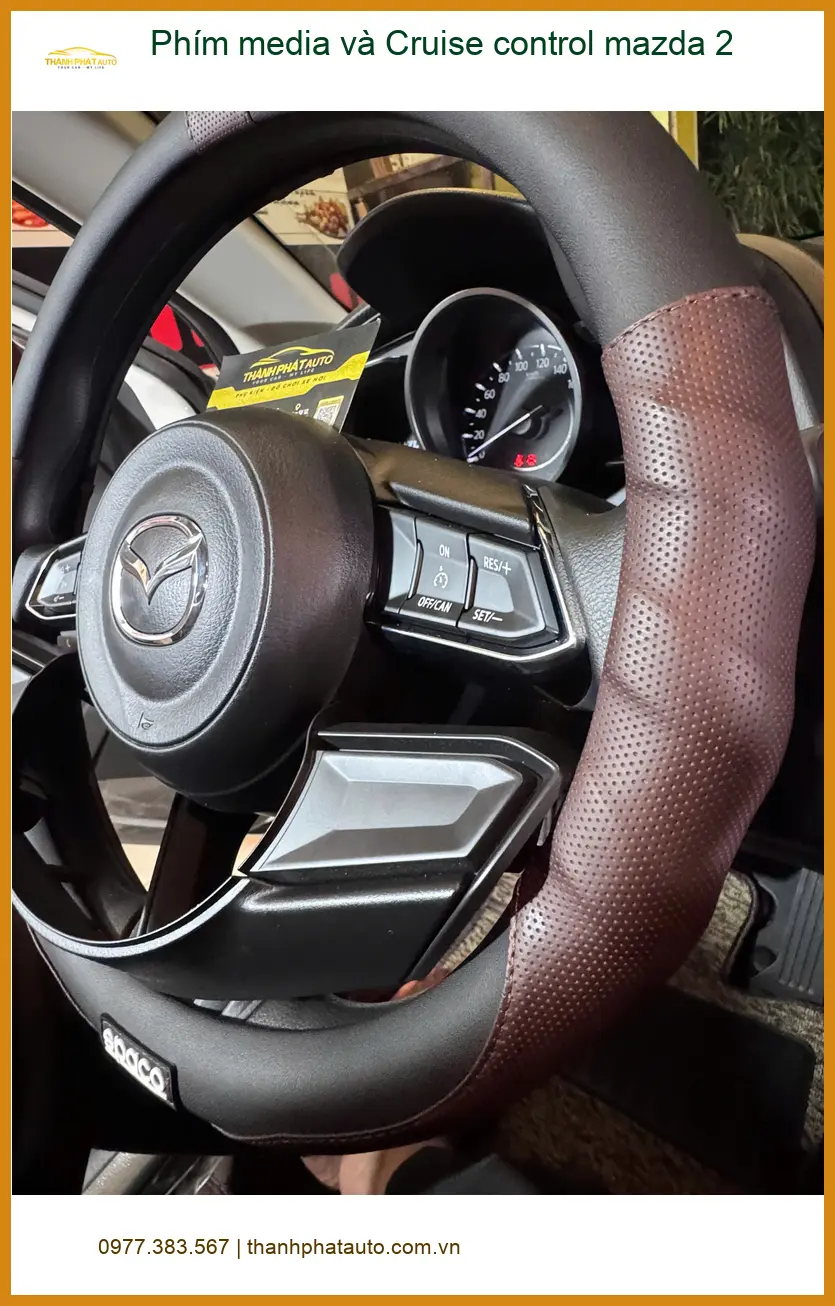 Anh Tấn lắp Phím media và Cruise control Mazda 2 tại Quận 2 để tiện nghi hơn