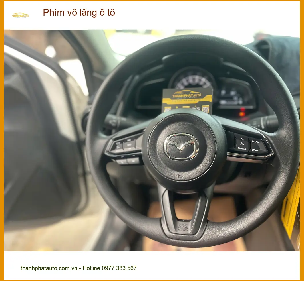 Bác Hưng lắp phím vô lăng ô tô Toyota Camry tại Quận Tân Bình