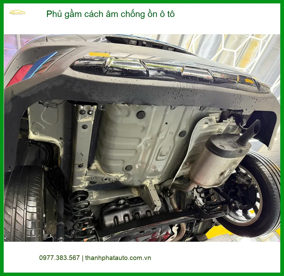 Chú Minh phủ gầm cách âm chống ồn Suzuki XL7 tại Hóc Môn để xe êm ái hơn ảnh thực tế 2