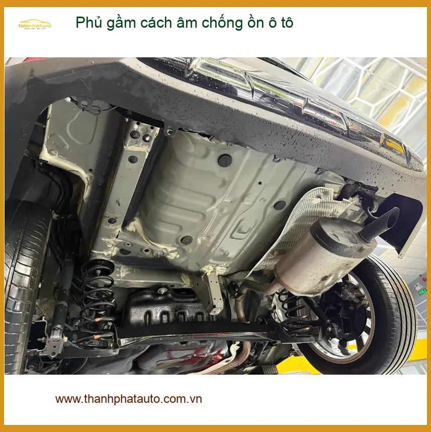 Chị Phượng phủ gầm cách âm chống ồn Hyundai Accent tại Cần Giờ để giảm ồn xe