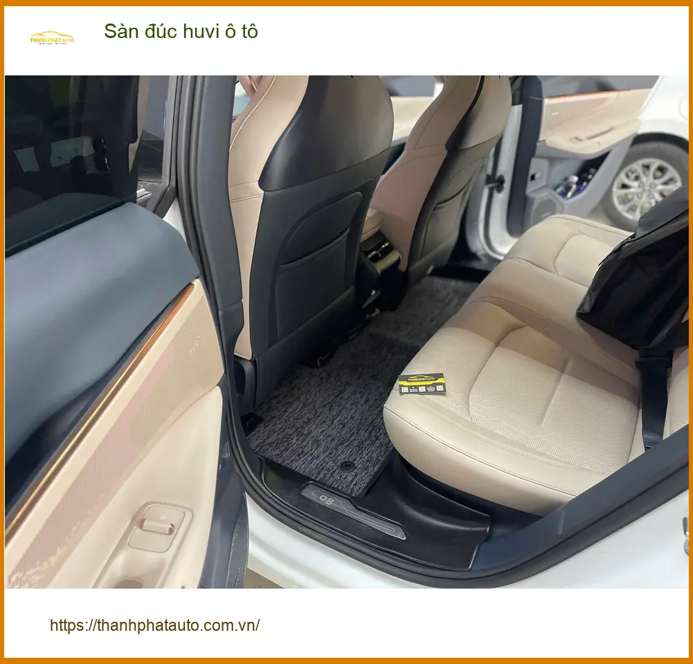 Anh Khánh lắp sàn đúc huvi ô tô cho Hyundai Accent tại Hóc Môn để nội thất luôn sạch sẽ ảnh thực tế 2