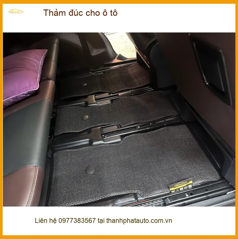 Chị Lan Anh lắp thảm đúc cho ô tô Suzuki Swift tại Quận 2 để giữ xe luôn sạch ảnh thực tế 4