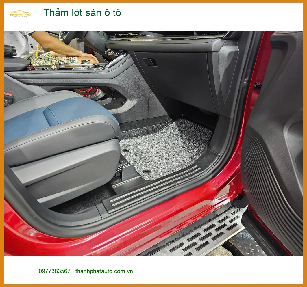 Anh Khôi thay thảm lót sàn ô tô cho Hyundai Accent tại Quận 7 vì thảm cũ đã hỏng ảnh thực tế 2