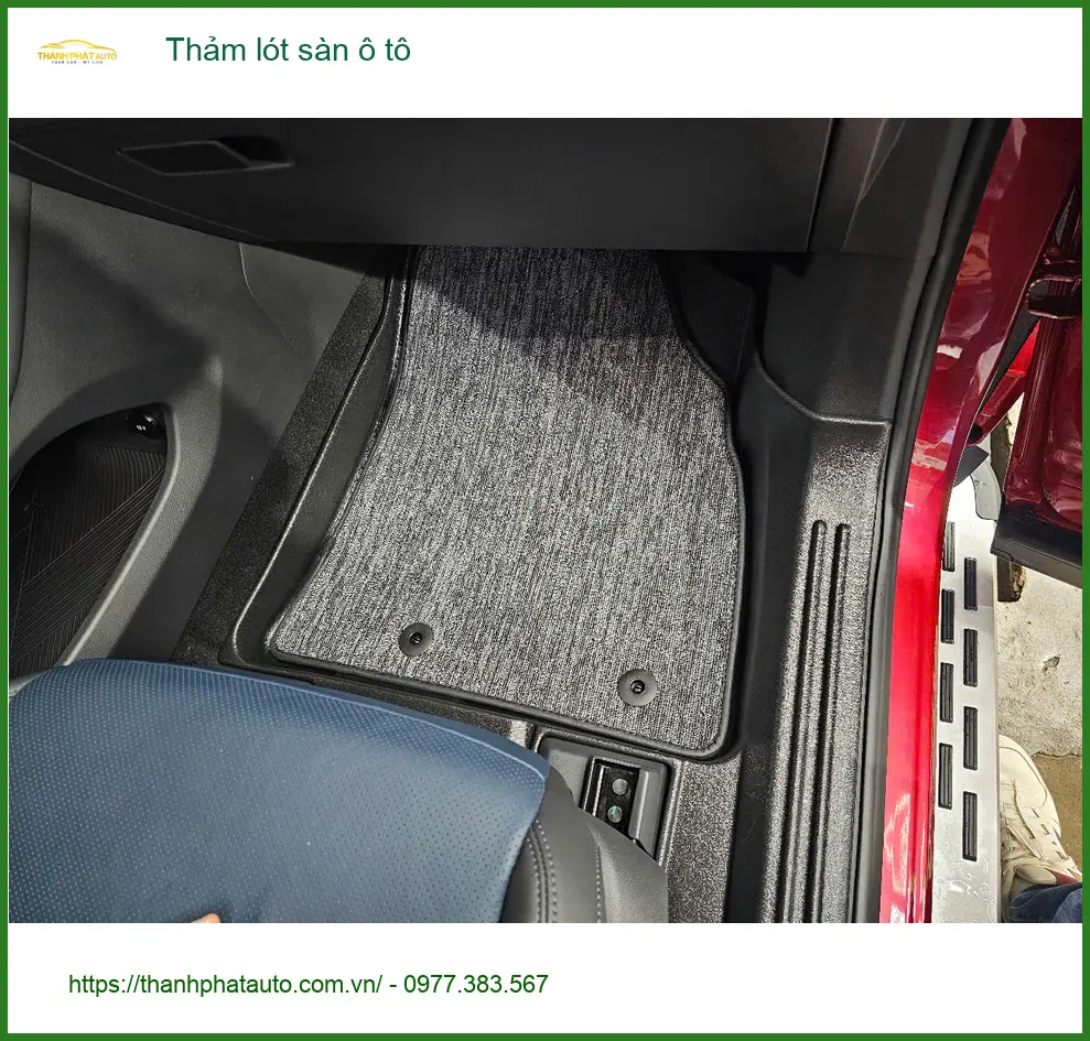 Anh Khôi thay thảm lót sàn ô tô cho Hyundai Accent tại Quận 7 vì thảm cũ đã hỏng ảnh thực tế 3