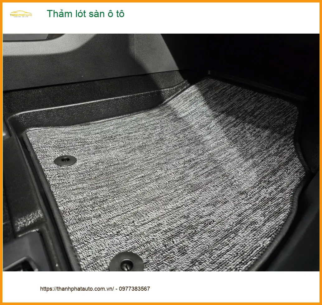 Cô Diệu thay thảm lót sàn ô tô Hyundai Santa Fe tại Quận Phú Nhuận vì thảm cũ khó vệ sinh ảnh thực tế 2