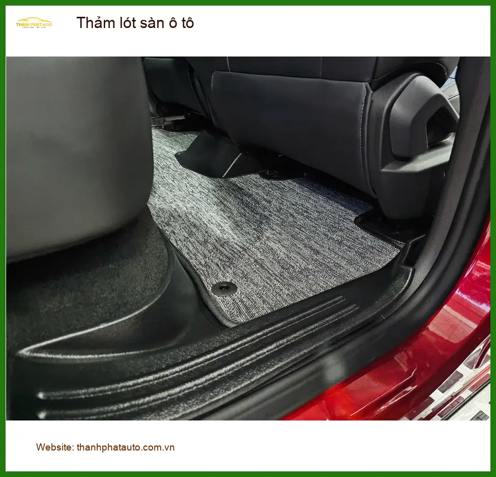 Cô Diệu thay thảm lót sàn ô tô Hyundai Santa Fe tại Quận Phú Nhuận vì thảm cũ khó vệ sinh ảnh thực tế 3