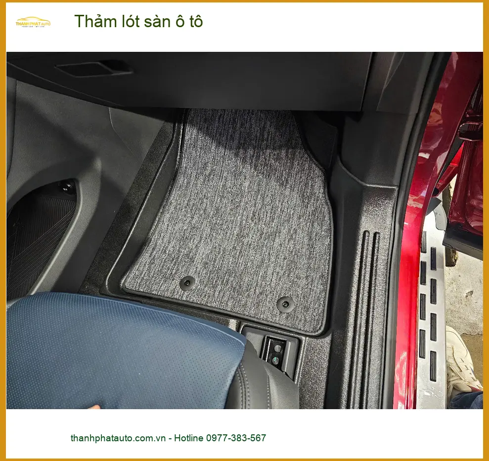 Cô Diệu thay thảm lót sàn ô tô Hyundai Santa Fe tại Quận Phú Nhuận vì thảm cũ khó vệ sinh ảnh thực tế 4