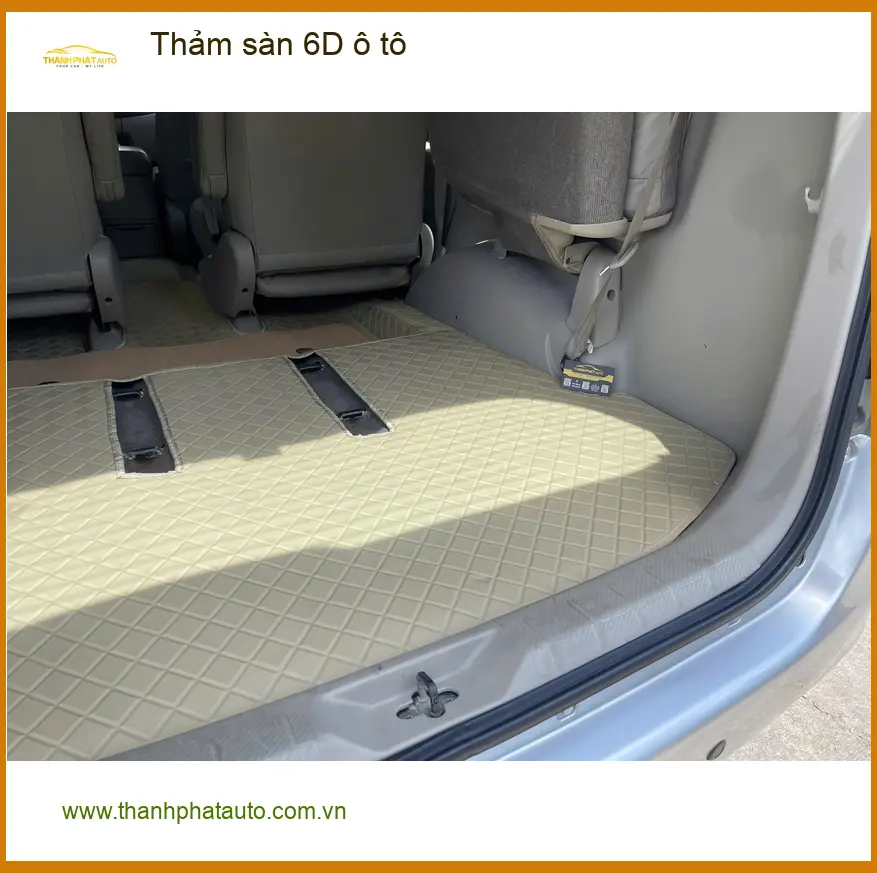 Chị Hằng lắp thảm sàn 6D ô tô cho Toyota Corolla Cross tại Quận 7 giữ nội thất luôn sạch đẹp ảnh thực tế 2
