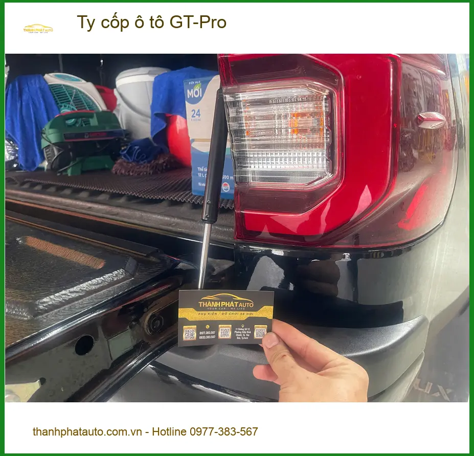 Anh Kiên lắp Ty cốp ô tô GT-Pro cho Hyundai Creta tại Quận 3 để cốp xe mở êm hơn