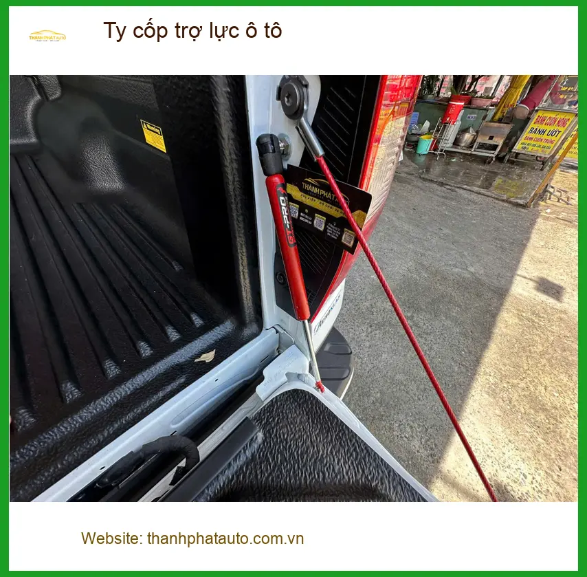 Anh Dũng nâng cấp ty cốp trợ lực ô tô Kia Carnival tại Quận 11 do cốp nặng