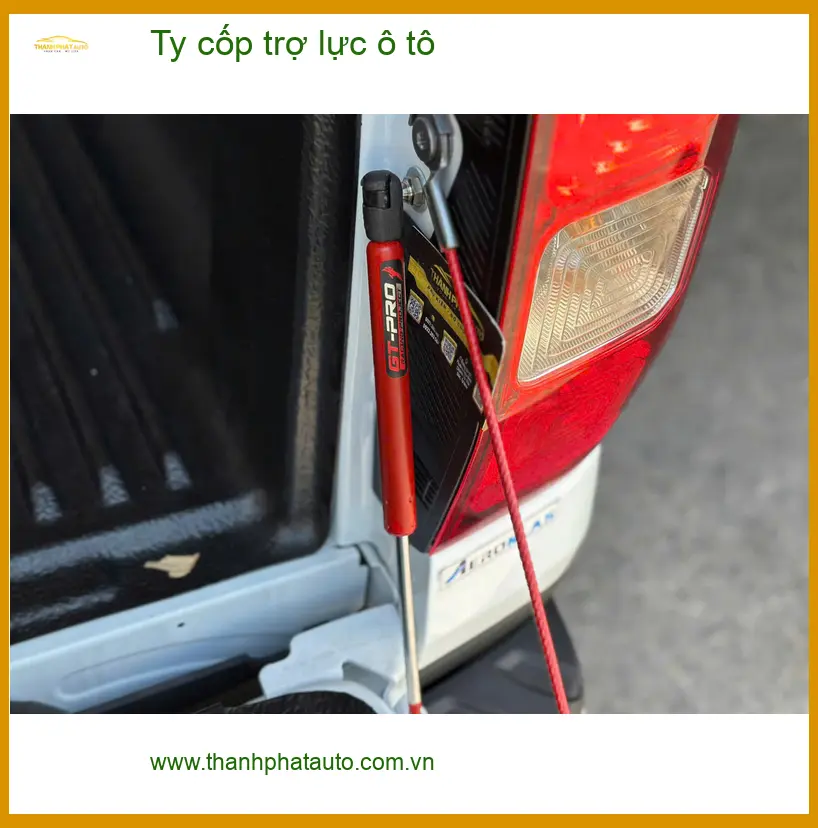 Chú Long lắp Ty cốp trợ lực ô tô cho Ford Everest tại Bình Chánh để cốp đóng mở dễ dàng ảnh thực tế 2