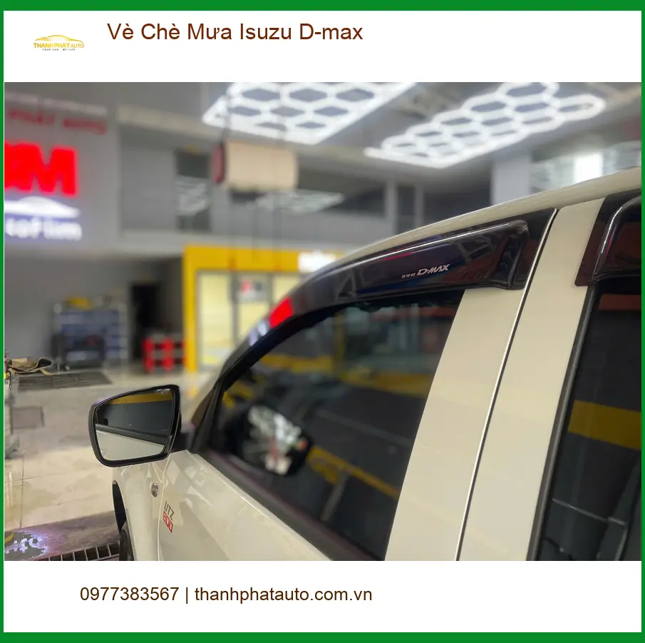 Anh Tùng lắp vè che mưa Isuzu D-max tại Quận 12 để tránh hắt nước khi mưa lớn