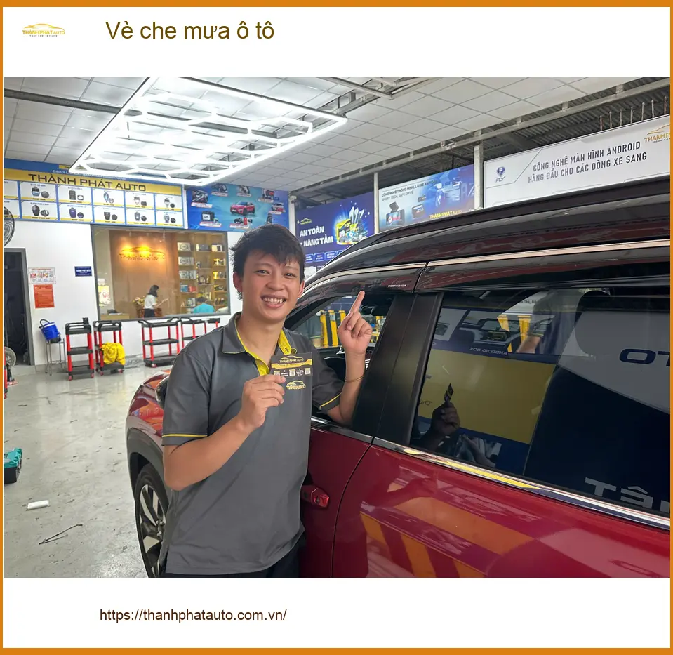 Chú Minh lắp vè che mưa ô tô Mitsubishi Xpander Cross ở Quận 12