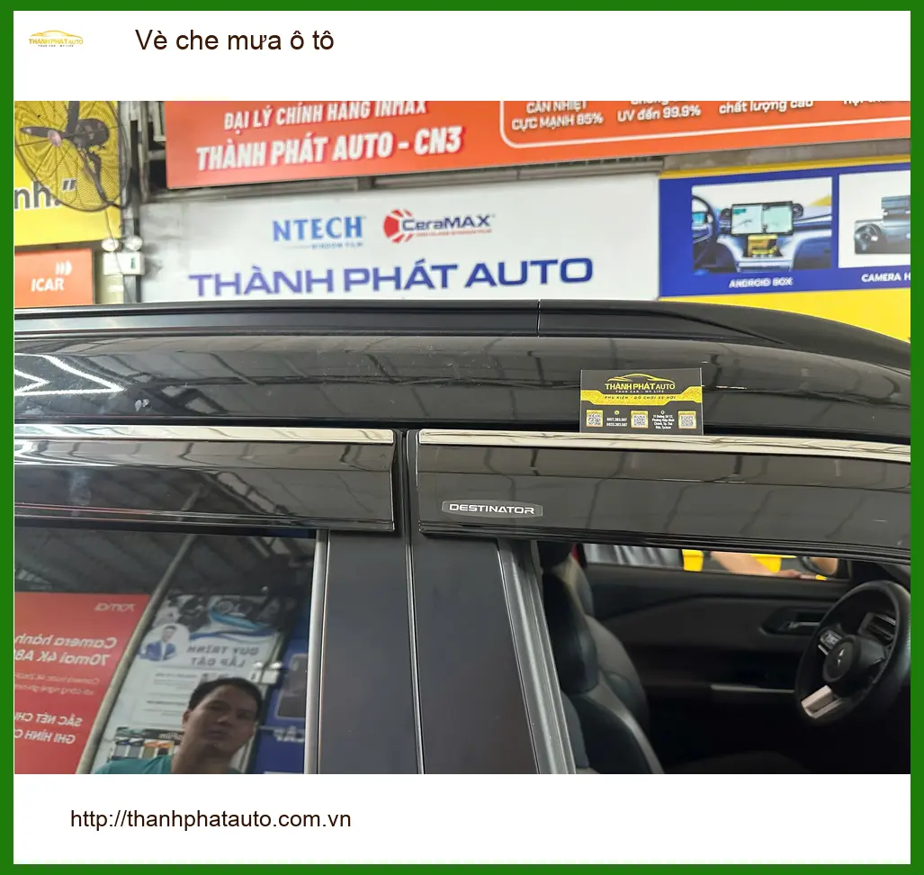 Chú Minh lắp vè che mưa ô tô Mitsubishi Xpander Cross ở Quận 12 ảnh thực tế 2