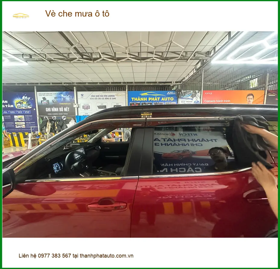 Anh Kiên lắp vè che mưa ô tô Hyundai Accent tại Quận Tân Bình để tránh nước tạt