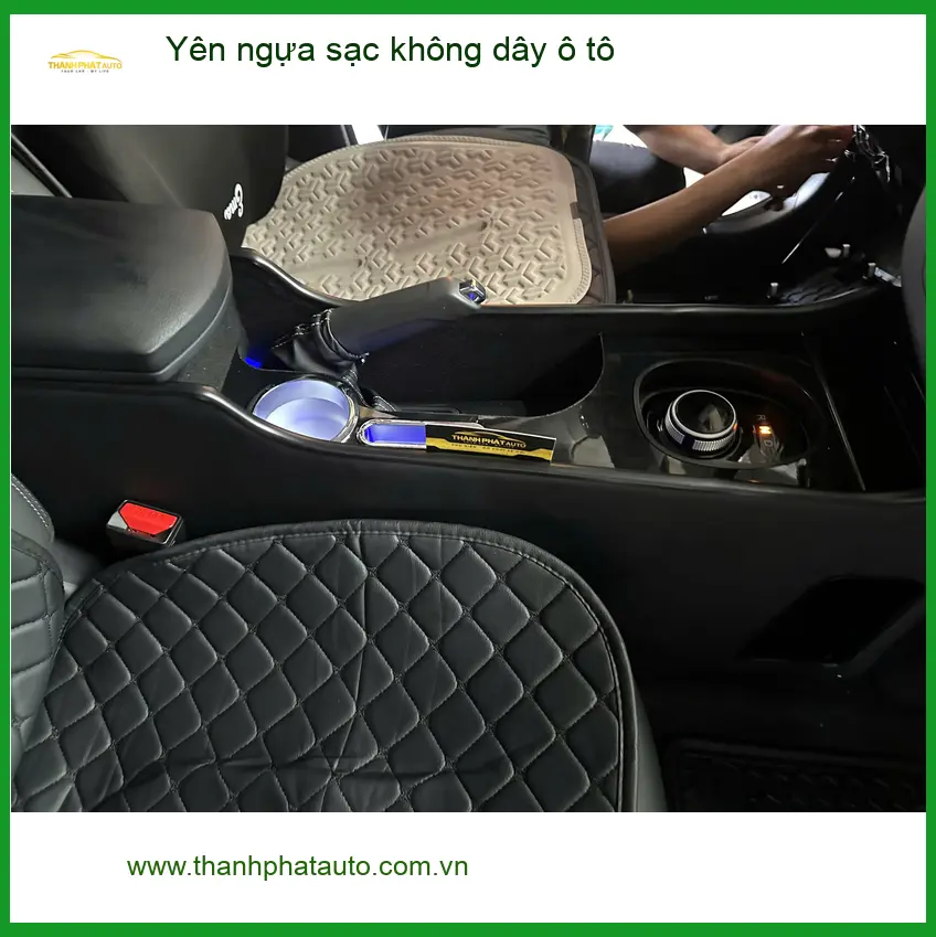 Chị Thảo gắn yên ngựa sạc không dây ô tô Honda CRV tại Quận 9