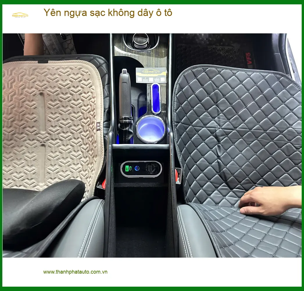 Chị Thanh lắp yên ngựa sạc không dây ô tô Hyundai Accent ở Gò Vấp ảnh thực tế 2