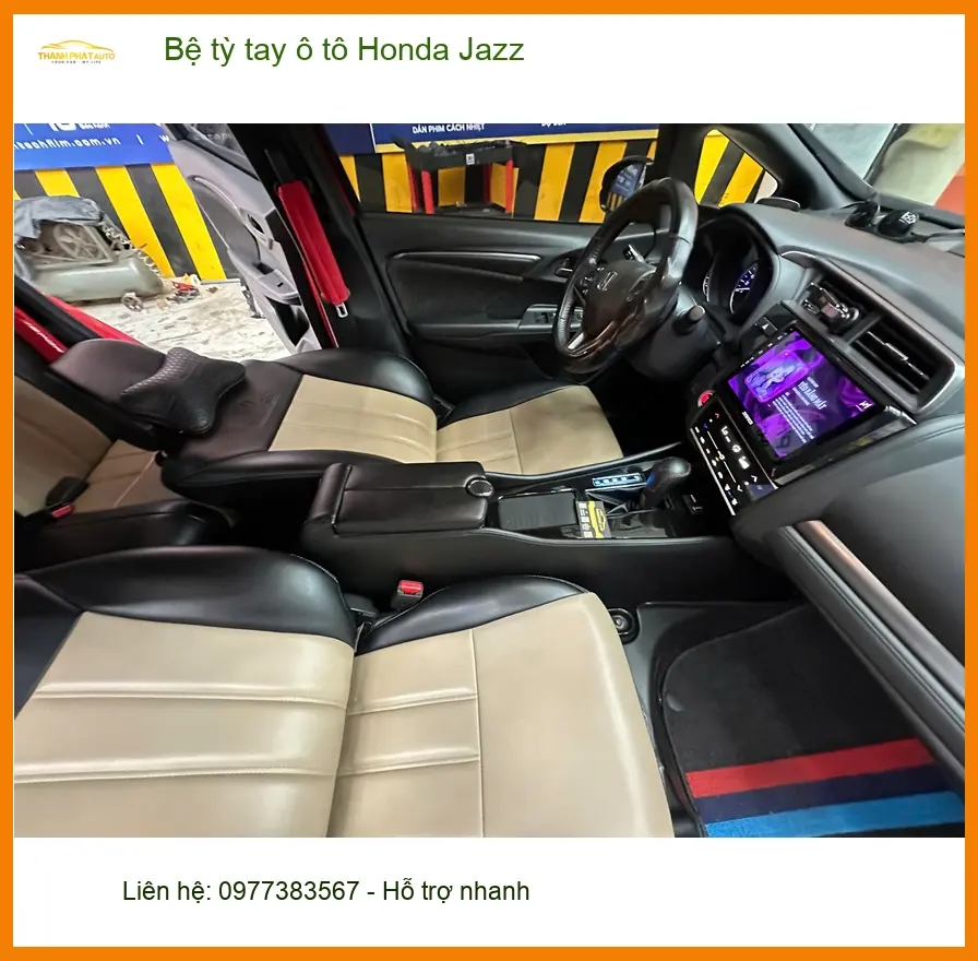 Chị Mai lắp bệ tỳ tay ô tô Honda Jazz tại Quận 12 để lái xe thoải mái hơn ảnh thực tế 3