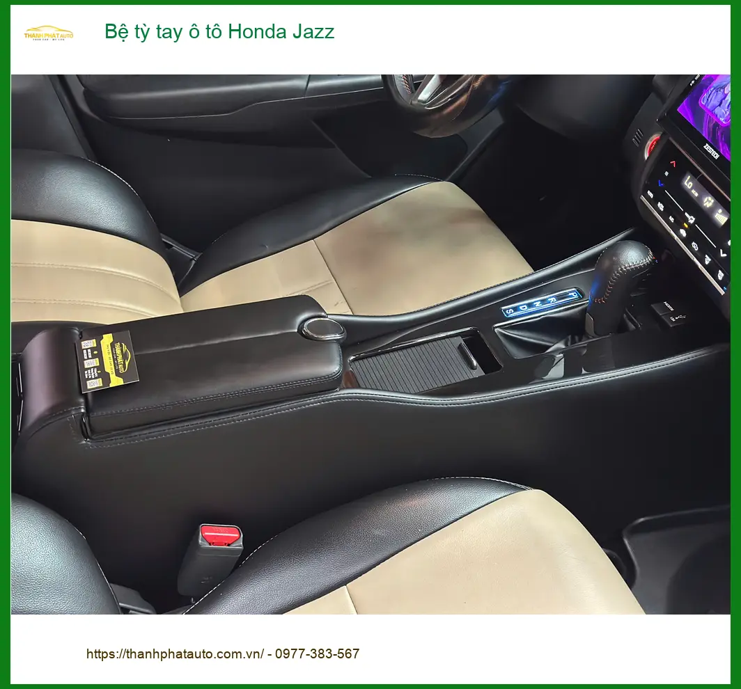 Chị Mai lắp bệ tỳ tay ô tô Honda Jazz tại Quận 12 để lái xe thoải mái hơn ảnh thực tế 4