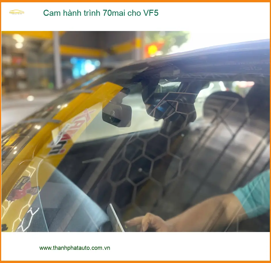 Chị Thảo lắp cam hành trình 70mai cho VinFast VF5 ở Quận 9 ảnh thực tế 4