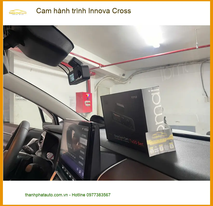 Anh Minh lắp cam hành trình Innova Cross tại Quận 9 sau sự cố va quẹt