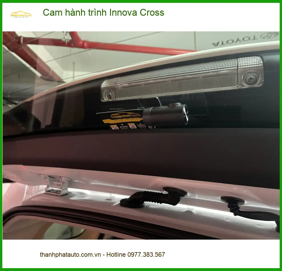 Anh Minh lắp cam hành trình Innova Cross tại Quận 9 sau sự cố va quẹt ảnh thực tế 2