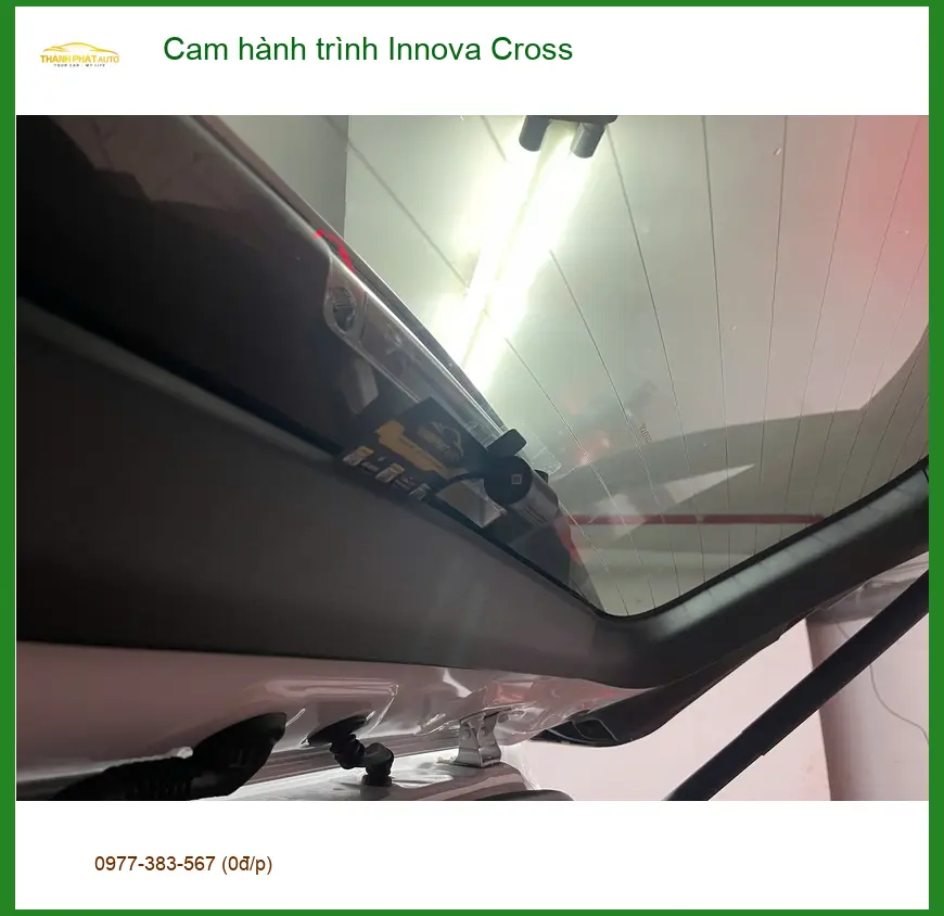 Anh Minh lắp cam hành trình Innova Cross tại Quận 9 sau sự cố va quẹt ảnh thực tế 3