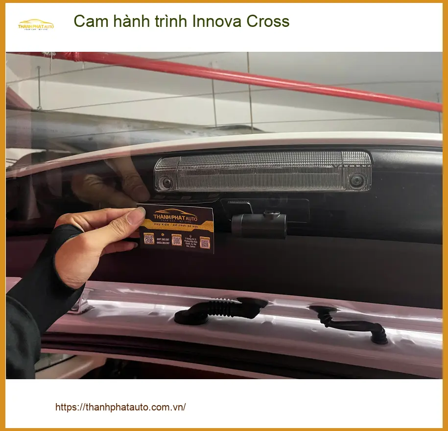 Anh Minh lắp cam hành trình Innova Cross tại Quận 9 sau sự cố va quẹt ảnh thực tế 4