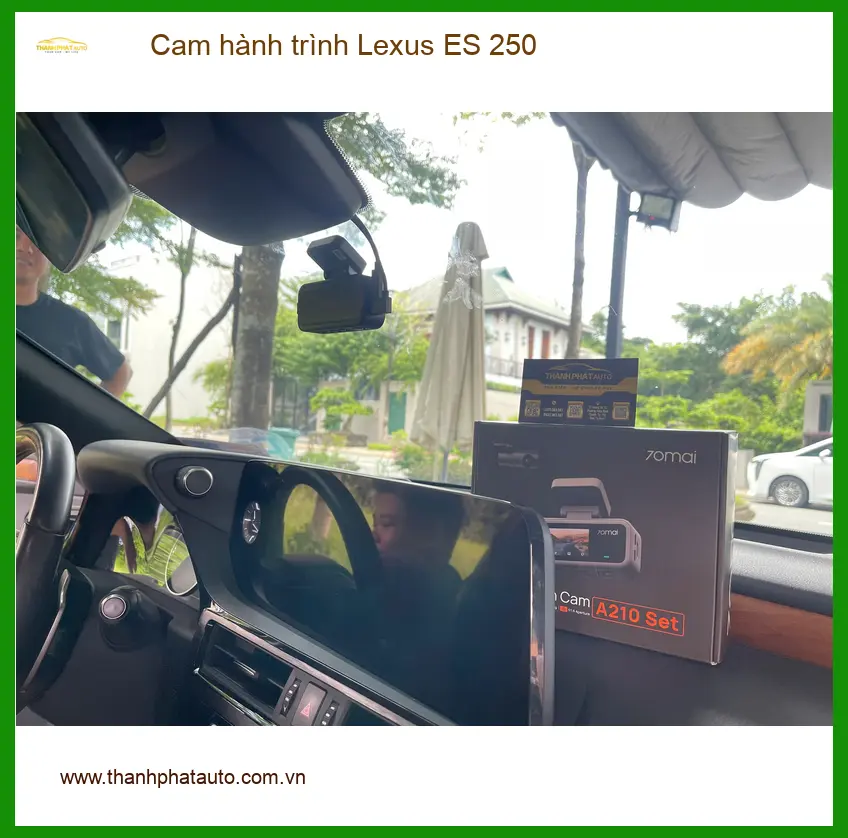 Chú Dũng lắp Cam hành trình Lexus ES 250 tại Quận 9 để an tâm hơn khi di chuyển