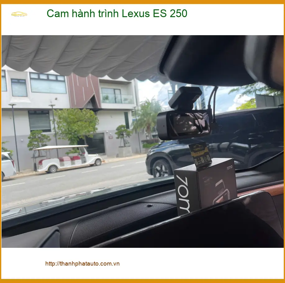Chú Dũng lắp Cam hành trình Lexus ES 250 tại Quận 9 để an tâm hơn khi di chuyển ảnh thực tế 3