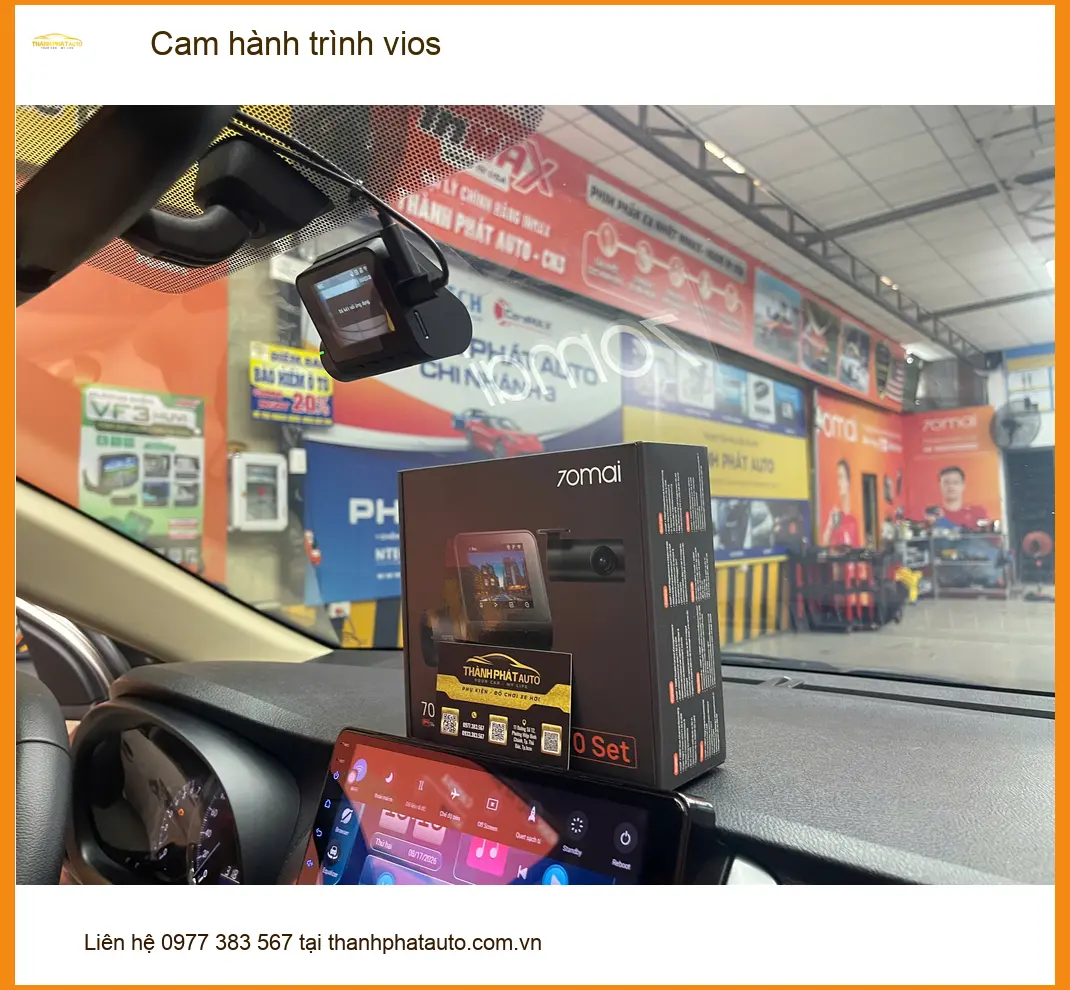 Anh Thắng lắp cam hành trình Vios tại Quận 12 sau vụ va quẹt nhỏ.