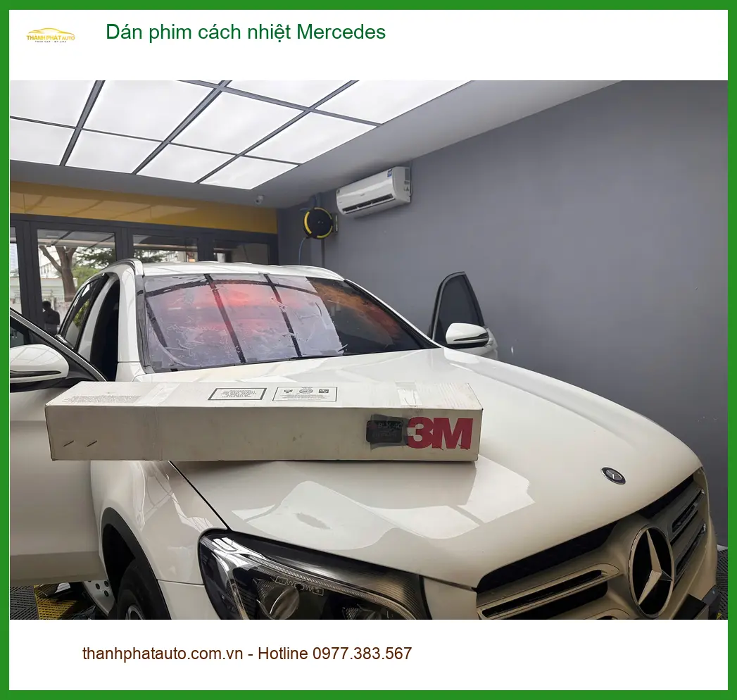 Chị Mỹ Linh dán phim cách nhiệt Mercedes GLC300 tại Quận 9 để xe luôn mát mẻ và bảo vệ sức khỏe ảnh thực tế 2