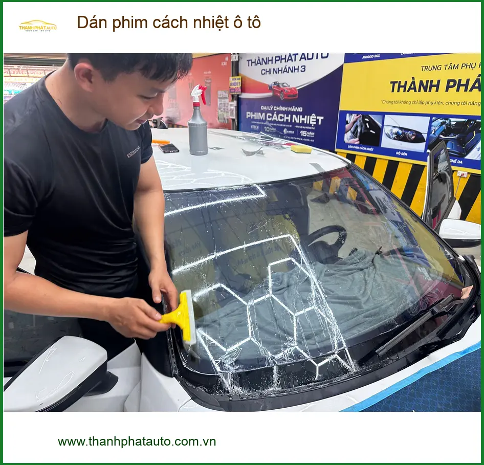 Chị Mai dán phim cách nhiệt ô tô Mazda CX5 tại Quận 12 tránh nắng gắt ảnh thực tế 2