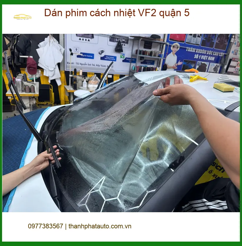 Trung Tâm Dán Phim Cách Nhiệt Ô Tô VF2 Quận 5 - Thi Công Chuyên Nghiệp ảnh thực tế 3