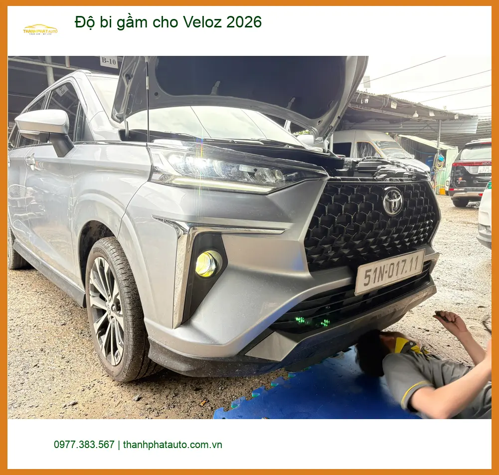Anh Khải độ bi gầm cho Veloz 2026 tại Quận Thủ Đức vì đèn zin yếu khi đi đêm ảnh thực tế 2