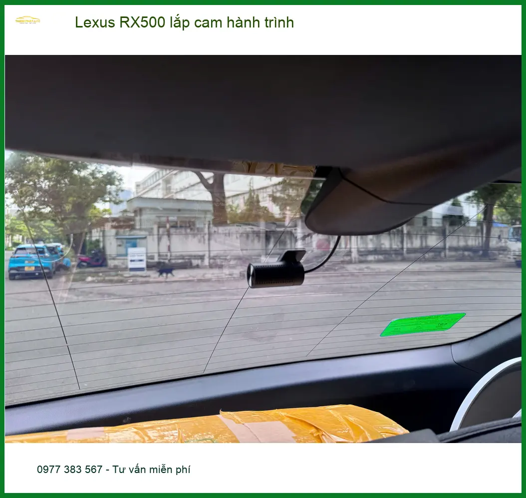 Anh Quang lắp cam hành trình Lexus RX500 tại Quận 9 để lái xe an toàn hơn ảnh thực tế 3