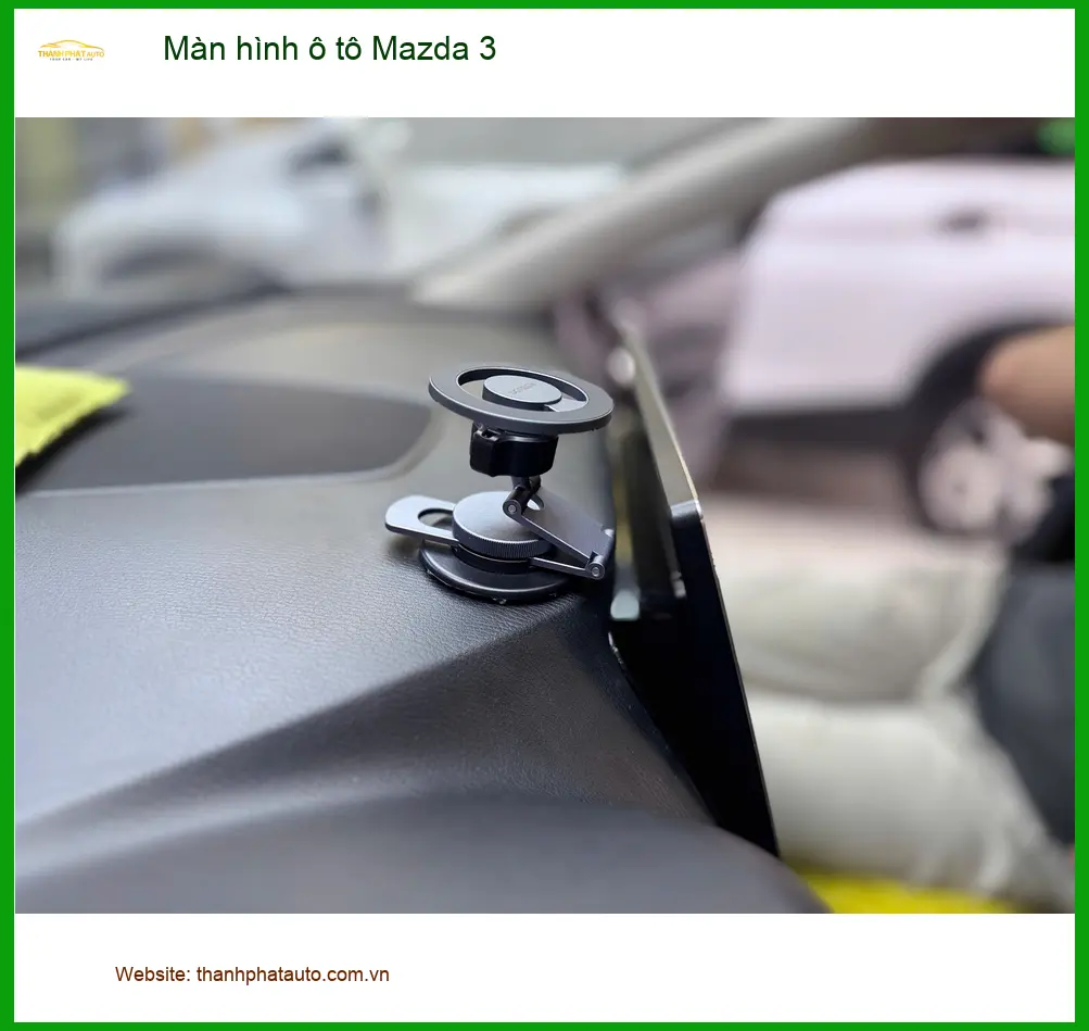 Chị Thảo nâng cấp màn hình ô tô Mazda 3 ở Quận 9 vì màn zin không còn đáp ứng nhu cầu ảnh thực tế 3