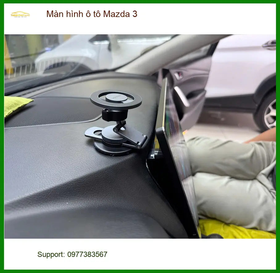 Chị Thảo nâng cấp màn hình ô tô Mazda 3 ở Quận 9 vì màn zin không còn đáp ứng nhu cầu ảnh thực tế 5