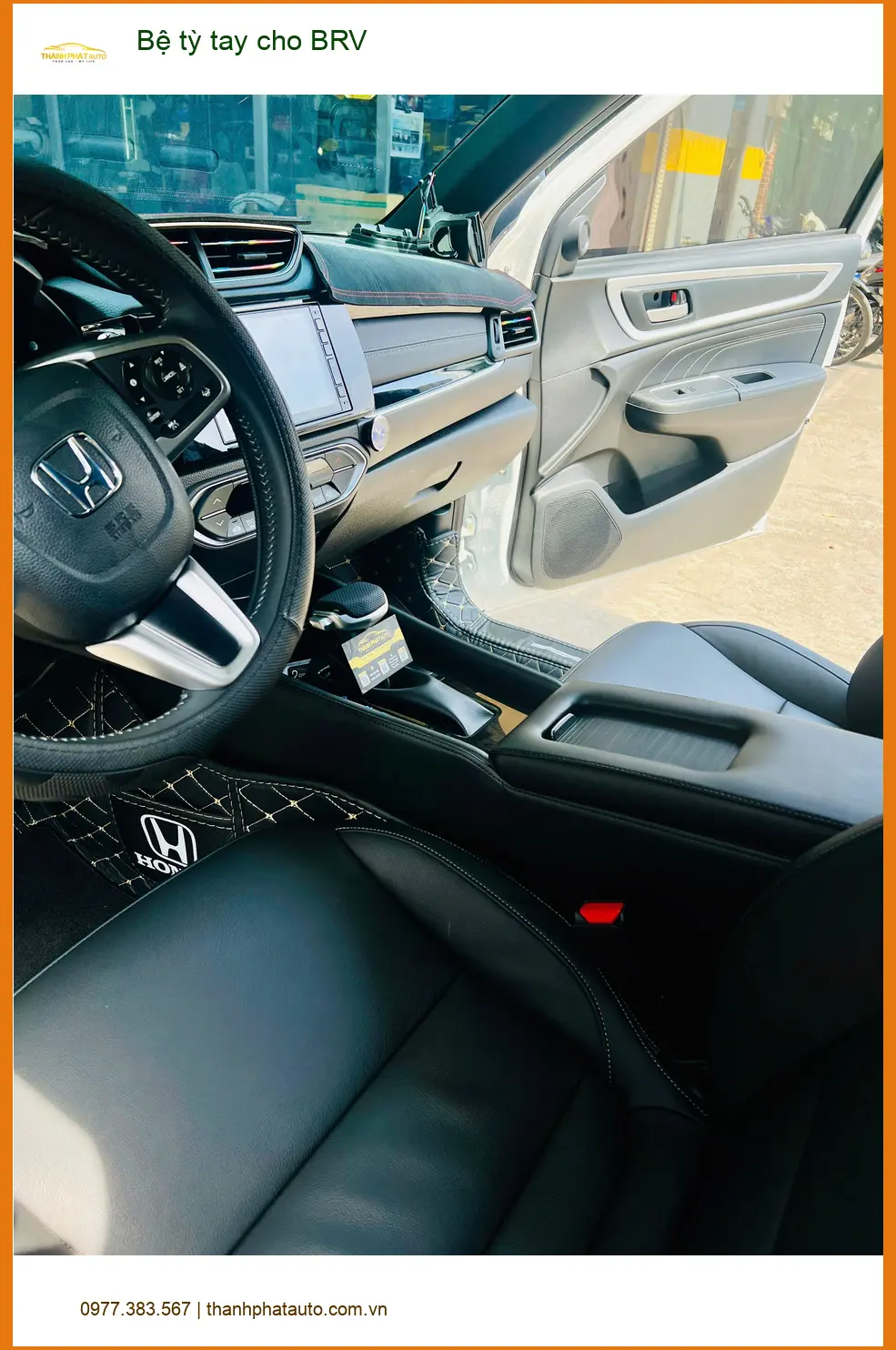 Anh Tùng lắp bệ tỳ tay cho Honda BRV tại Quận 9 để lái xe đỡ mỏi tay ảnh thực tế 2