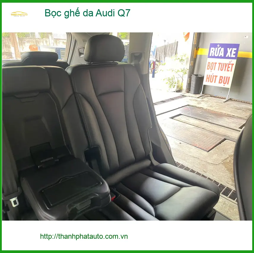 Bác Hùng bọc ghế da Audi Q7 tại Quận 9 để không gian xe luôn mới và dễ vệ sinh