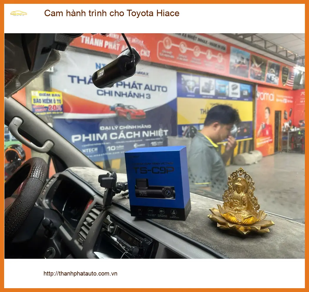 Anh Hưng lắp cam hành trình cho Toyota Hiace tại Quận 12 để an tâm hơn ảnh thực tế 2