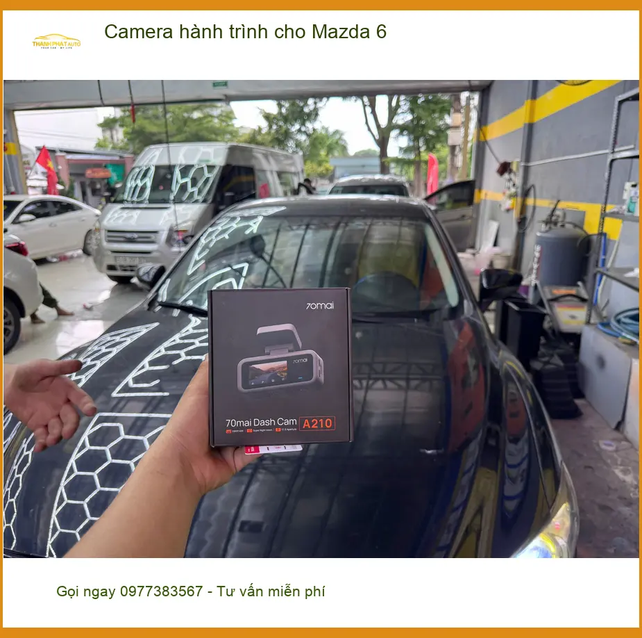 Anh Duy lắp camera hành trình cho Mazda 6 tại Quận 9 để an tâm hơn khi di chuyển