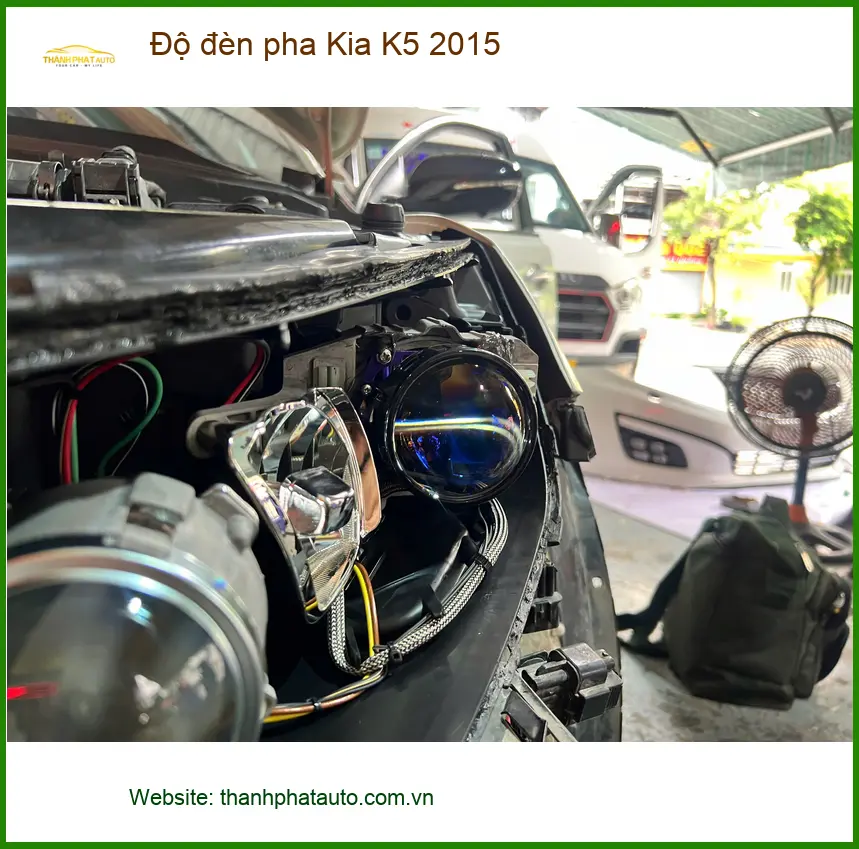 Anh Long độ đèn pha Kia K5 2015 tại Quận Thủ Đức vì đèn zin quá tối ảnh thực tế 3