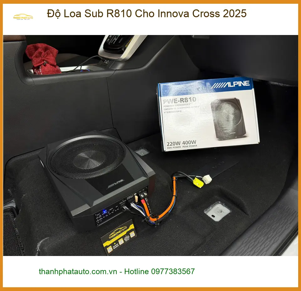 Anh Tấn Innova Cross 2025 độ Loa Sub R810 tại Quận 12 vì muốn âm thanh sống động hơn ảnh thực tế 2