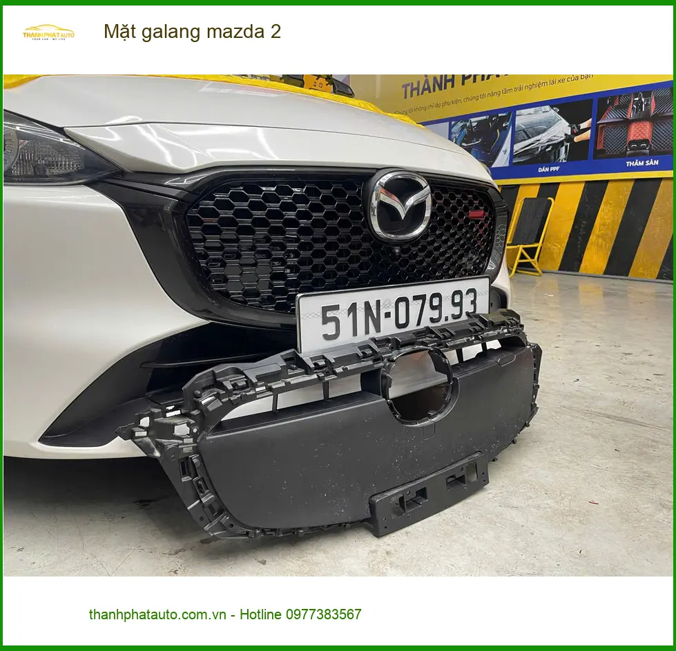 Chú Phúc độ Mặt galang Mazda 2 tại Quận 12 để xe trông thể thao và cá tính hơn