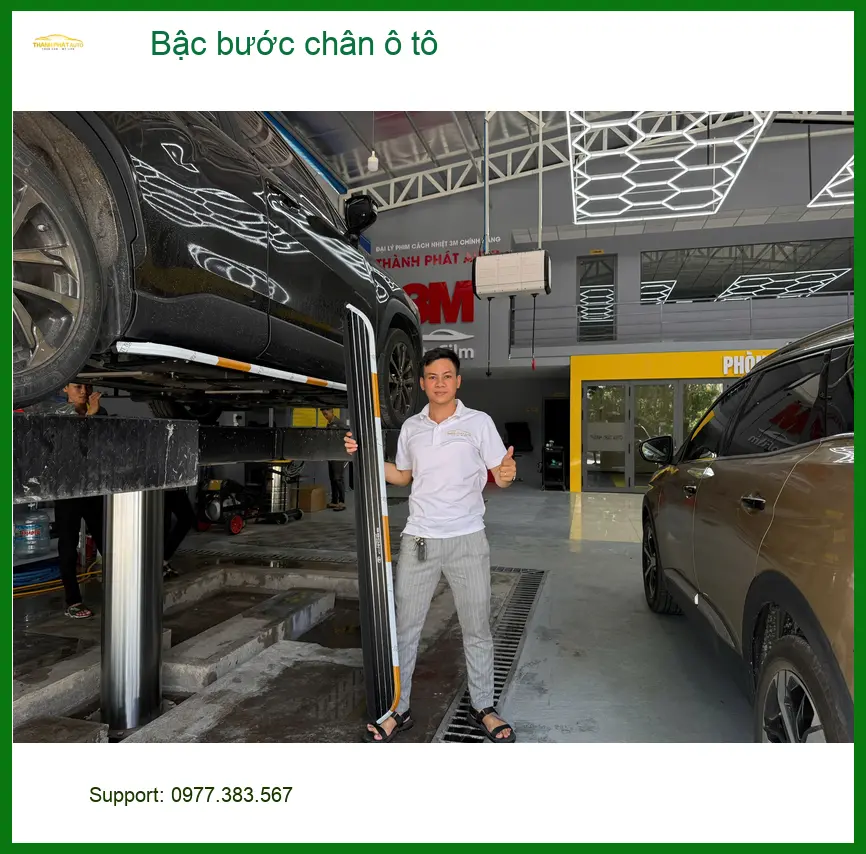 Anh Khôi lắp bậc bước chân ô tô Honda CRV tại Quận Gò Vấp để gia đình dễ lên xuống xe ảnh thực tế 3