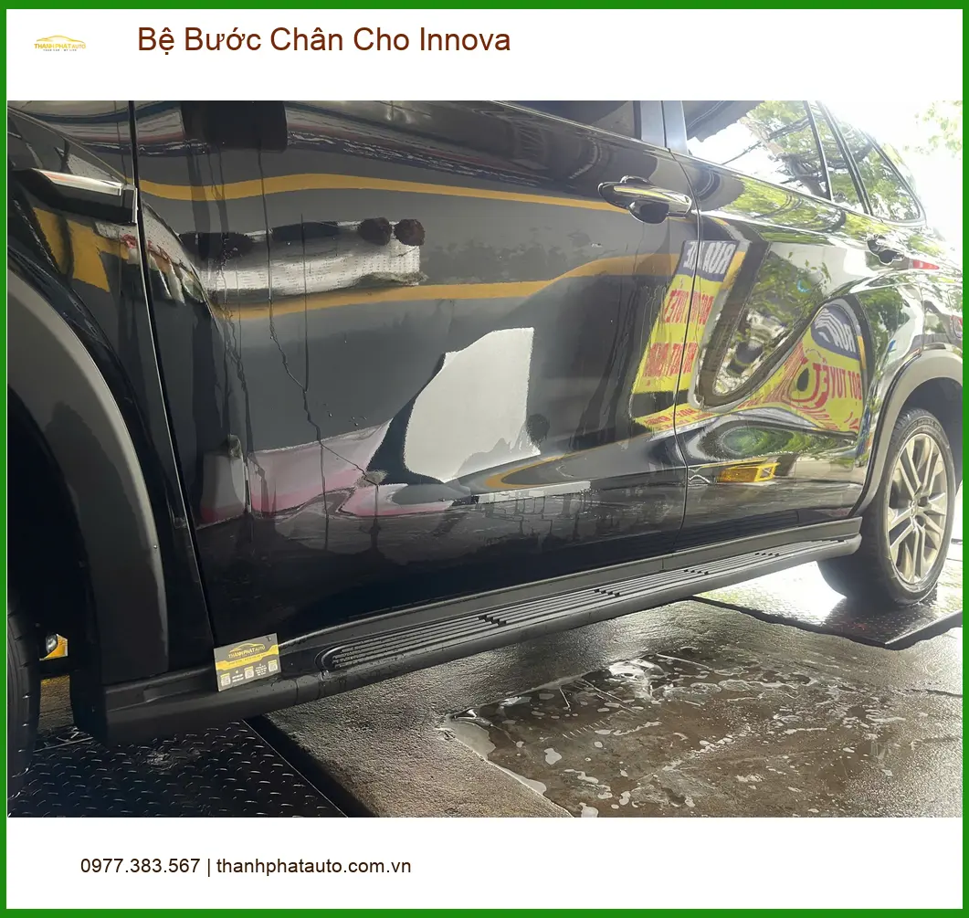 Anh Duy lắp bệ bước chân Innova tại Quận 9 để tiện di chuyển cùng gia đình.