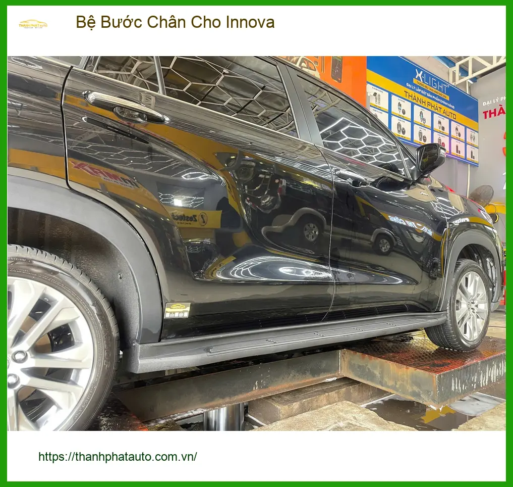 Anh Duy lắp bệ bước chân Innova tại Quận 9 để tiện di chuyển cùng gia đình. ảnh thực tế 4