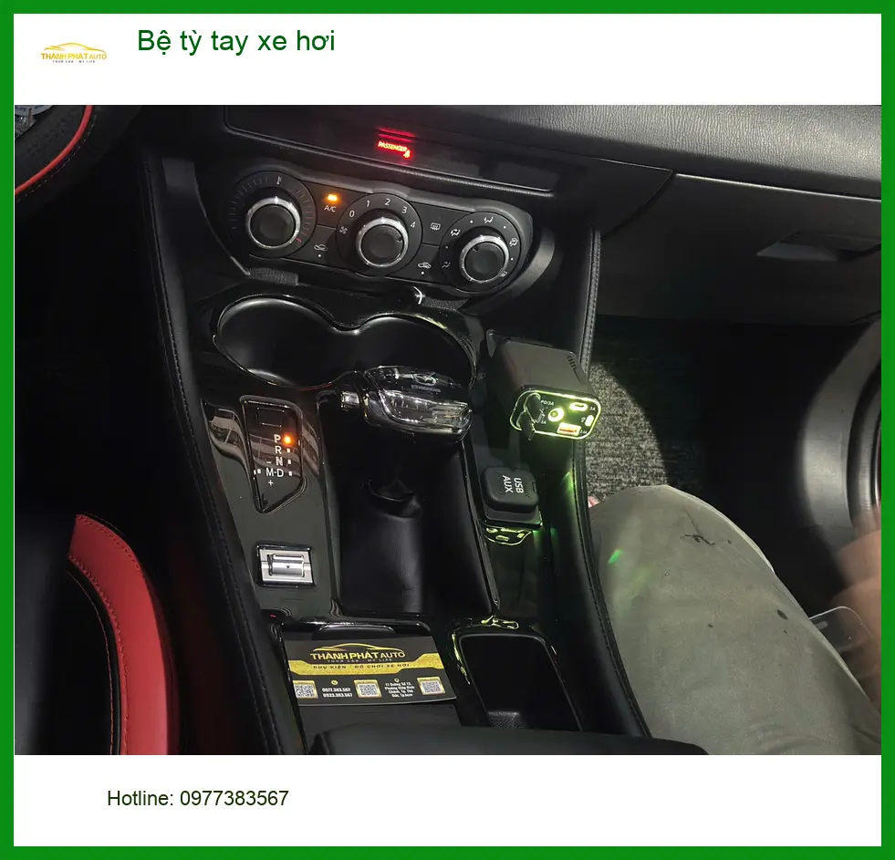 Bác Cường lắp bệ tỳ tay xe hơi Hyundai Accent tại Quận Gò Vấp để đỡ mỏi tay ảnh thực tế 2